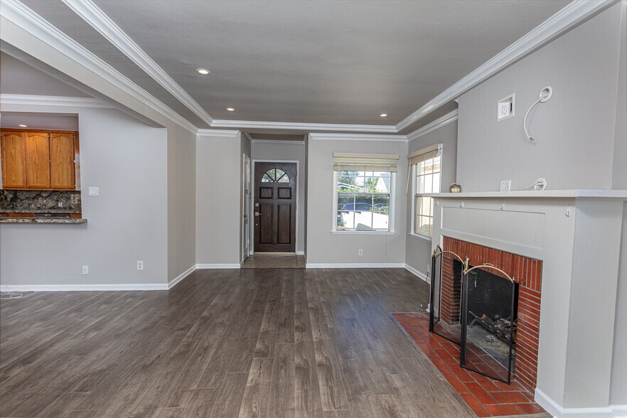 Building Photo - 1112 N Myers St