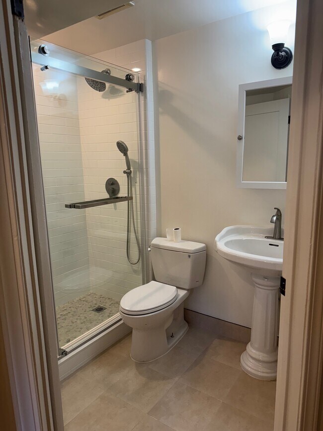 Building Photo - 1440 Old Topanga Canyon Rd