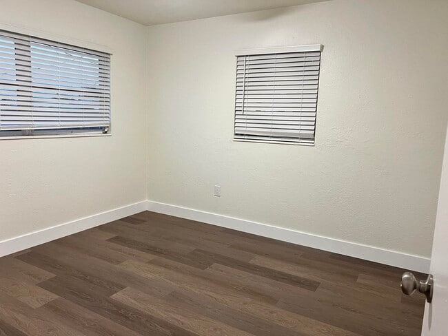 Building Photo - 1934 Wallace Ave