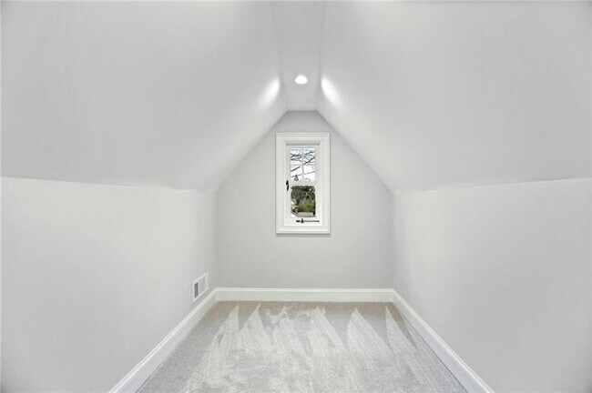 Building Photo - 1309 Stillwood Dr NE