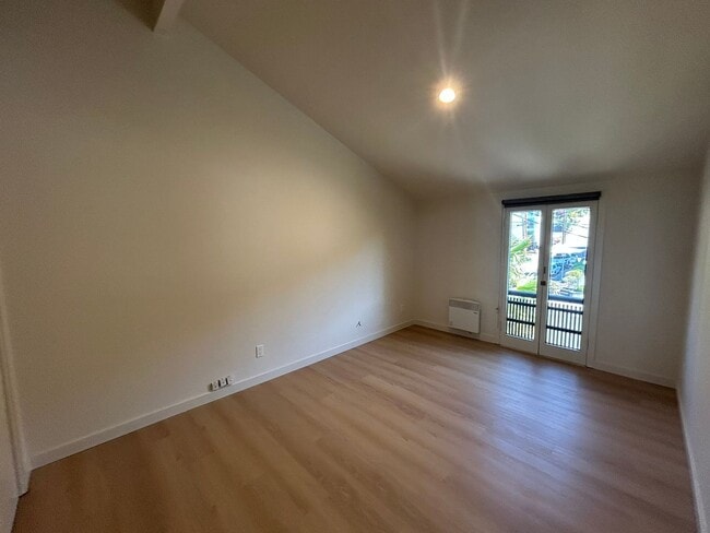 Building Photo - 3805 Beach Dr SW