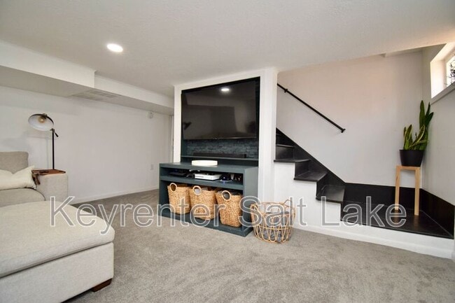 Building Photo - 159 W 2200 S