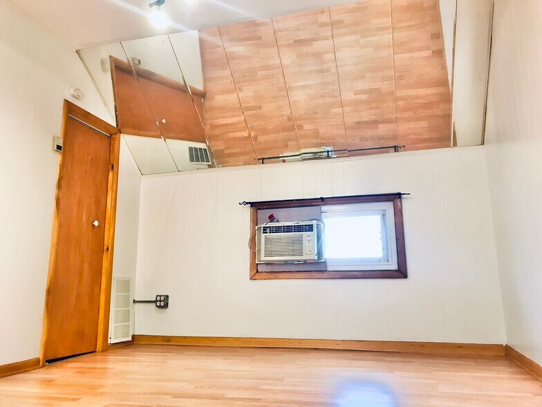 Building Photo - 2659 W Armitage Ave