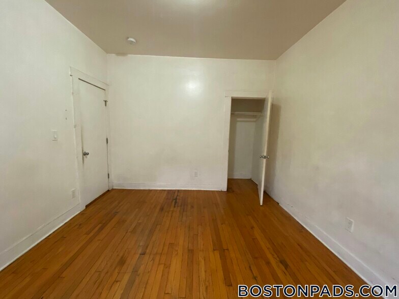 Building Photo - 26 Schuyler St
