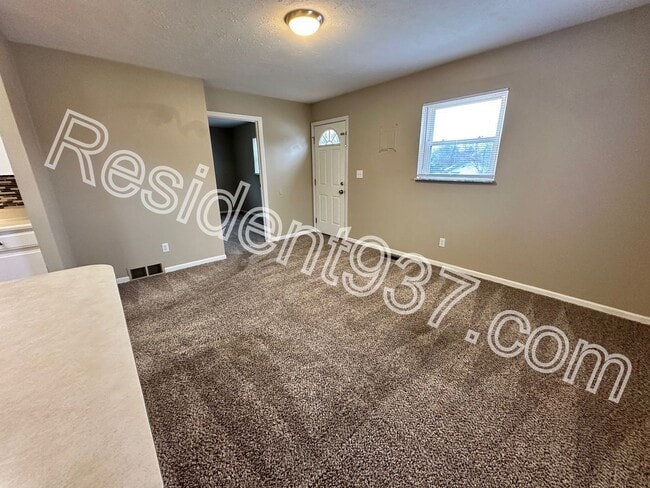 Building Photo - 3 Bed 1 Bath Home