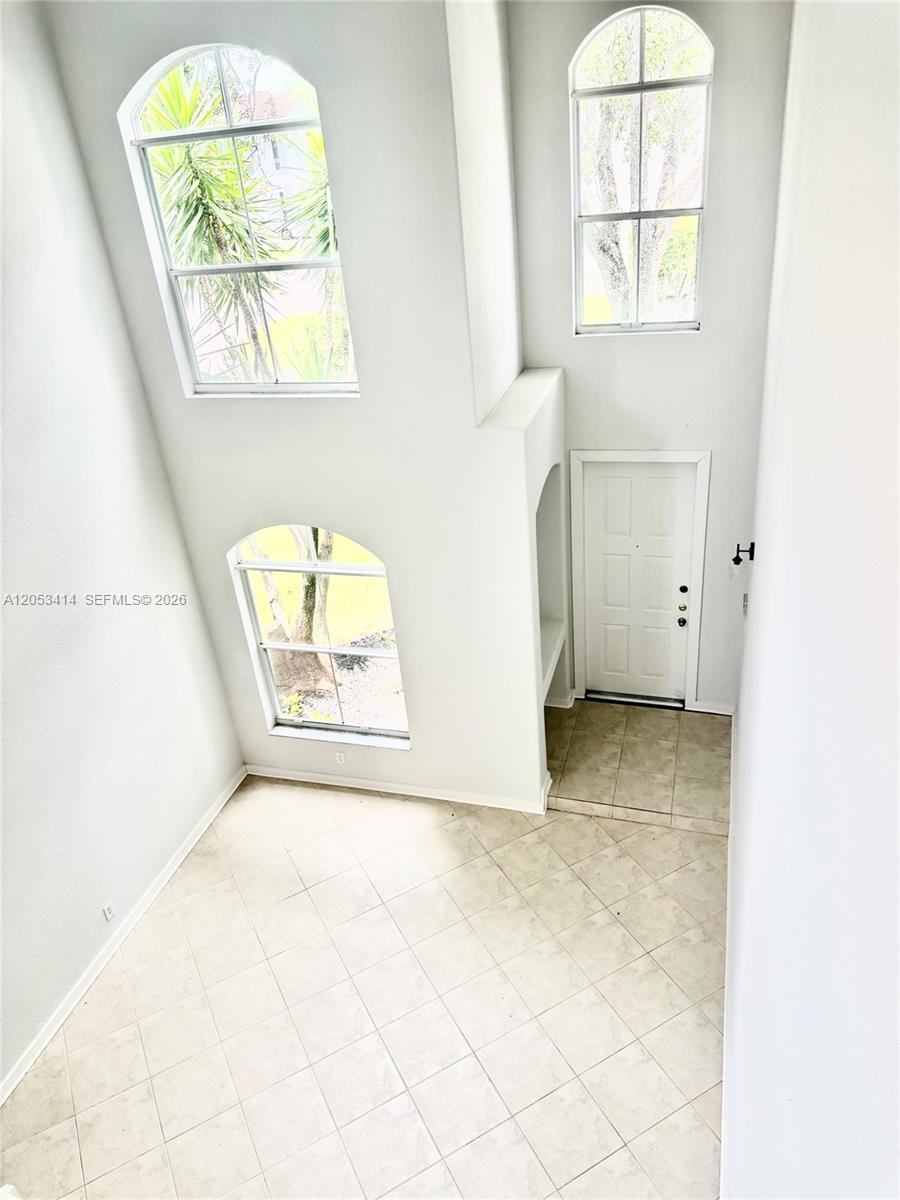 Building Photo - 4946 SW 38th Way