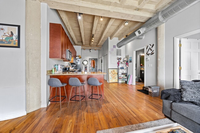 Building Photo - 809 E 40th St