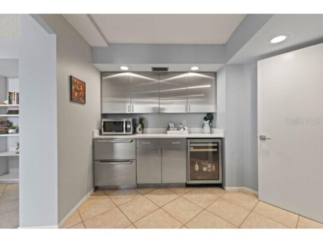 Building Photo - 1111 N Gulfstream Ave