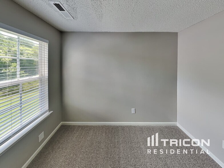 Building Photo - 10827 Azure Valley Pl