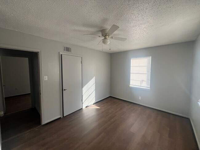 Building Photo - $1,195 - 3 Bedroom 1.5 Bathroom House In Jacksonville