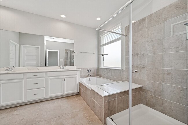 Building Photo - 3103 Little Gem Ln
