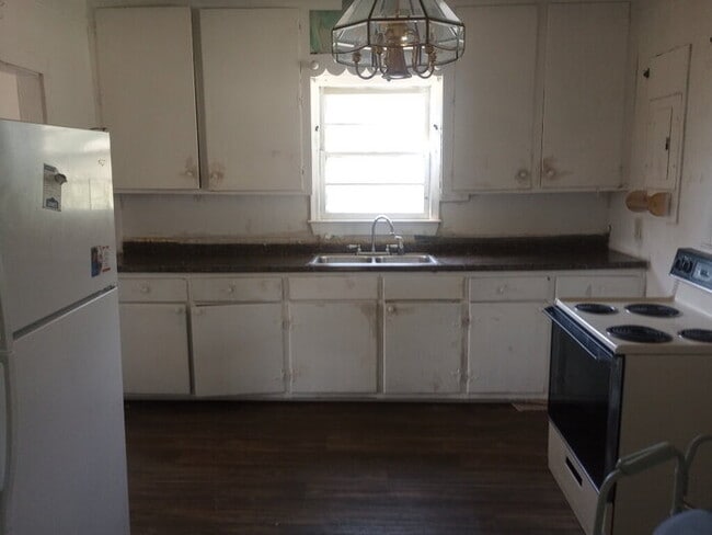 Building Photo - 406 Churchwell Ave