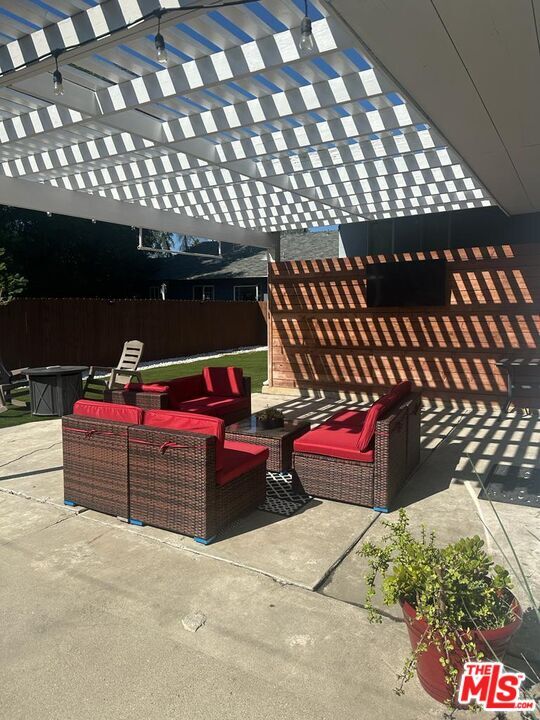 Building Photo - 8345 White Oak Ave