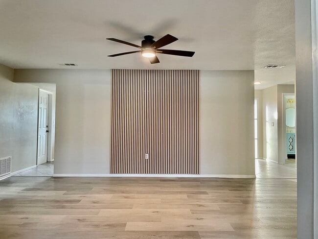 Building Photo - 1943 Sky Dr