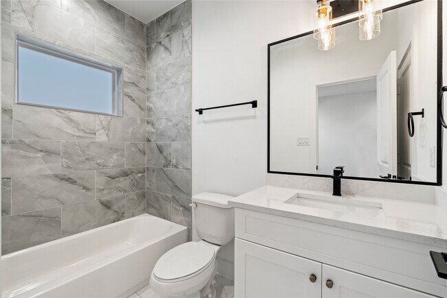 Building Photo - 4039 Buck St