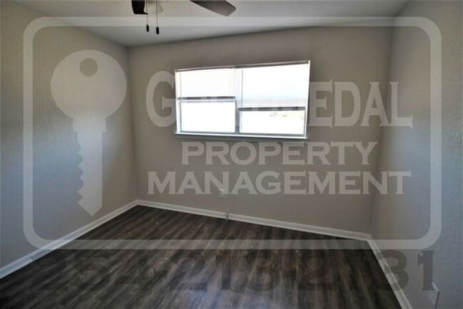 Building Photo - 609 Sunset Ln