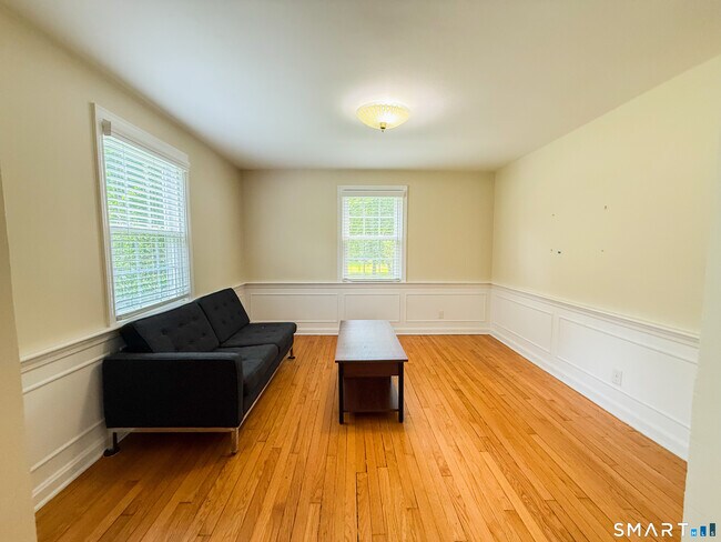 Building Photo - 1657 Farmington Ave