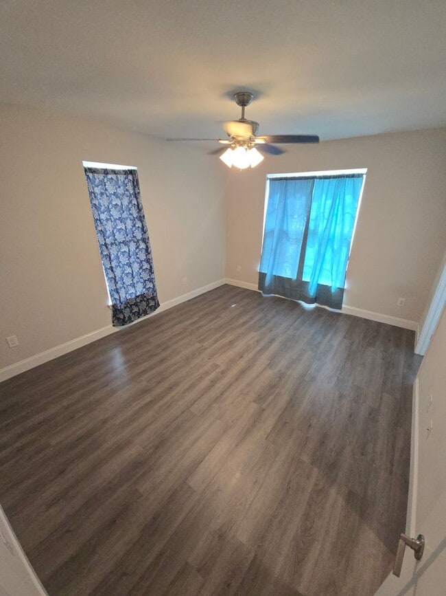 Building Photo - 5206 Peach Ave