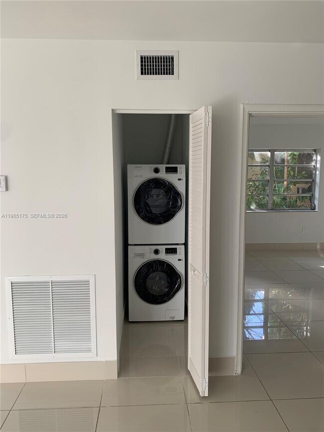 Building Photo - 315 Majorca Ave