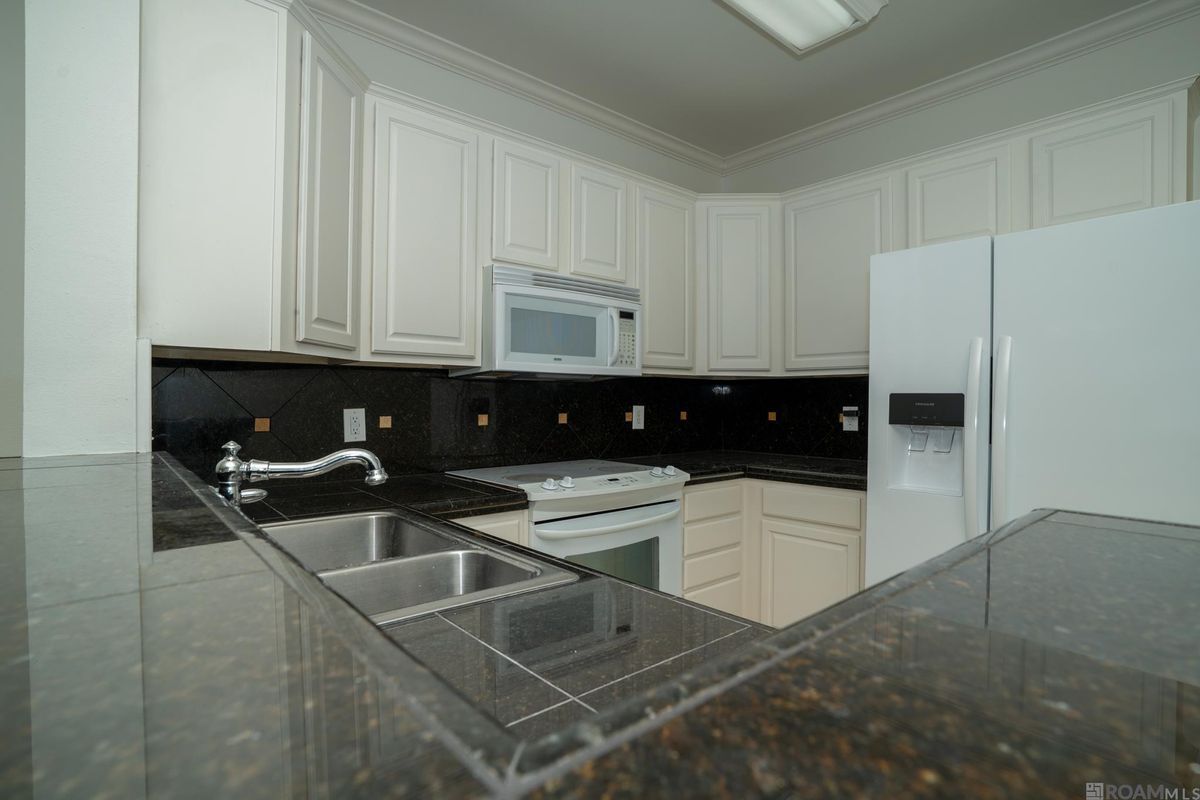 Building Photo - 12386 River Highlands Dr