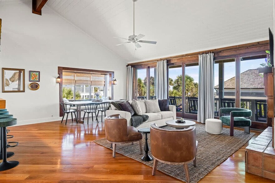 Building Photo - 2900 Ocean Dr S