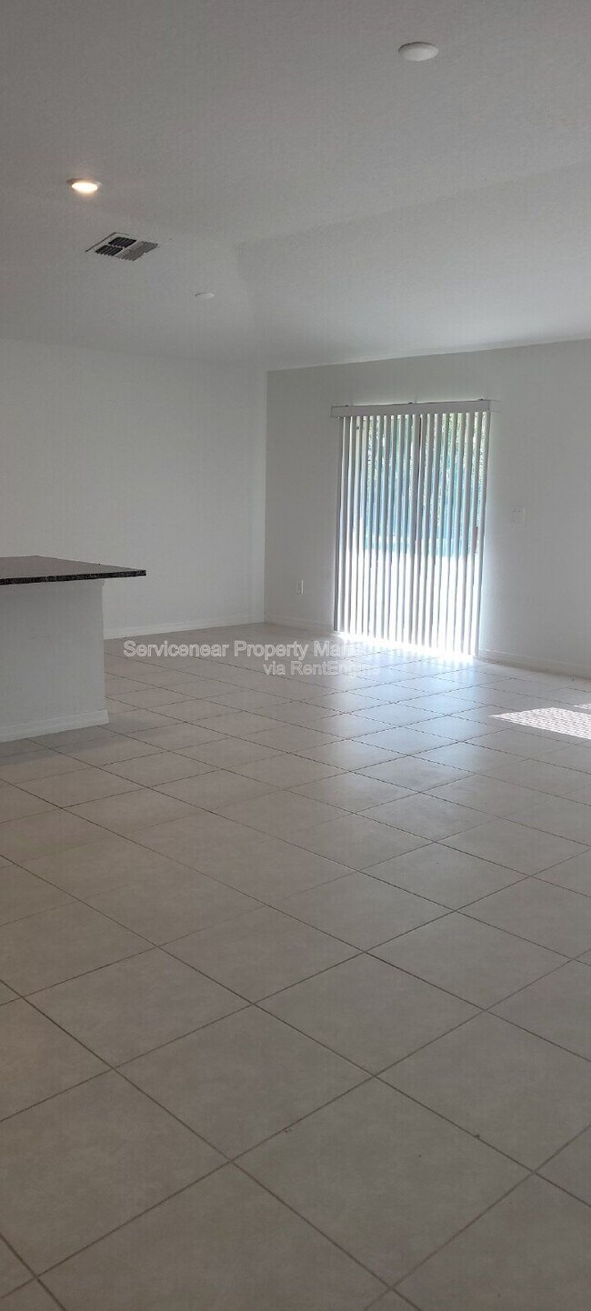 Building Photo - 2240 Gatsby Ln