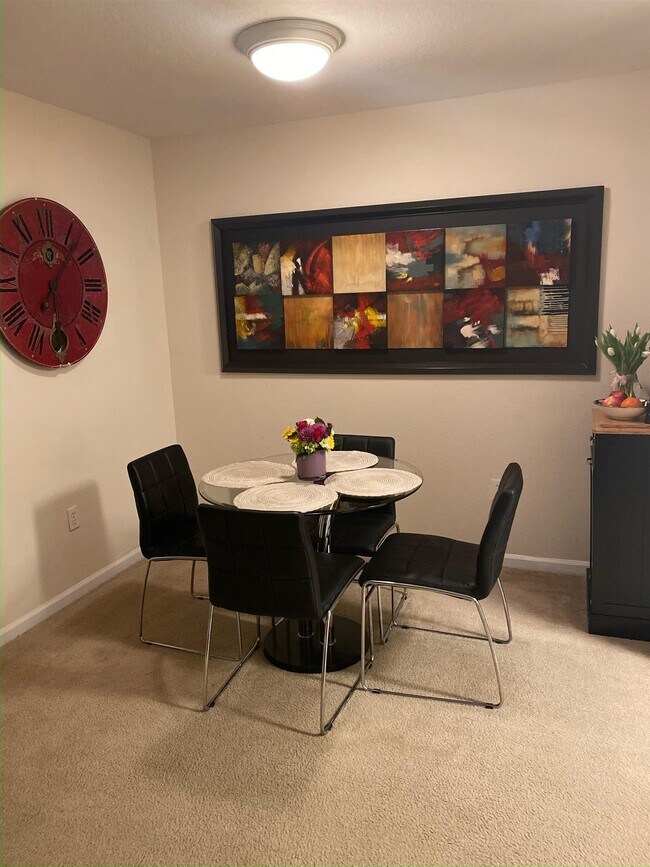 Building Photo - 2801 Chancellorsville Dr