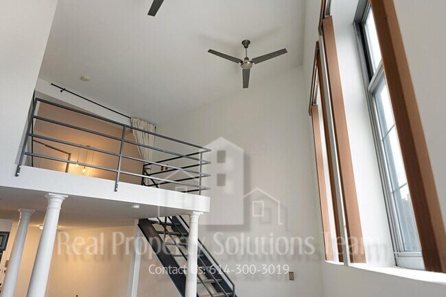 Building Photo - Downtown Condo!