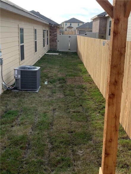 Building Photo - 379 Joanne Lp