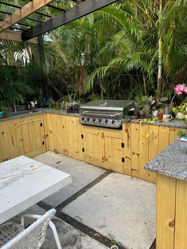 Building Photo - 820 30th St