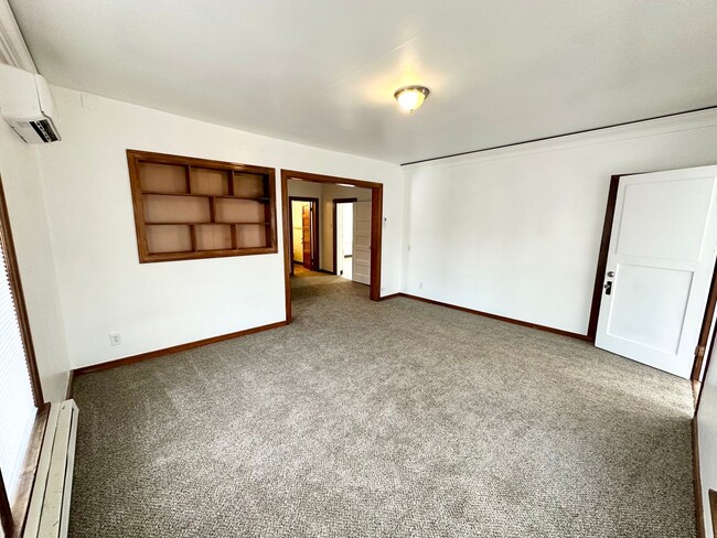 Building Photo - 610 S Pine St