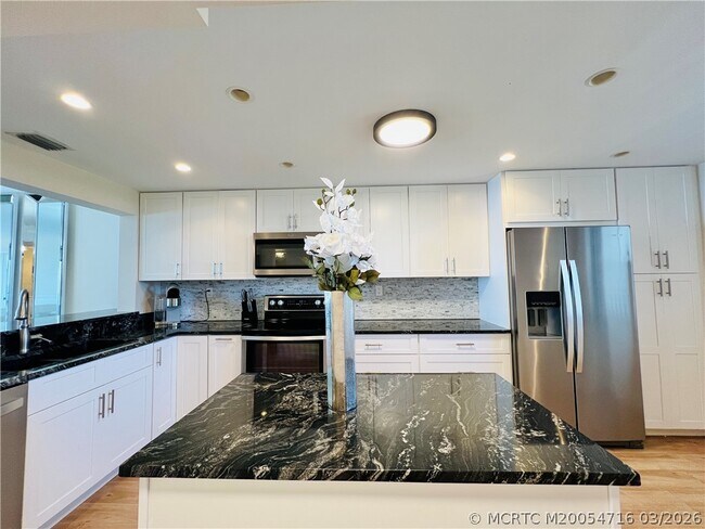 Building Photo - 10044 S Ocean Dr