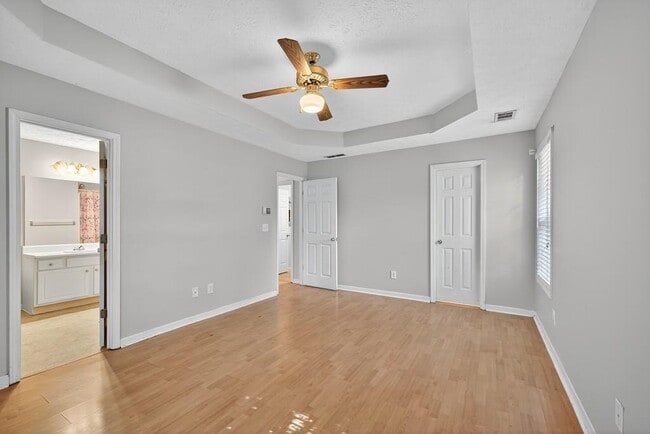 Building Photo - 249 Russell Rd