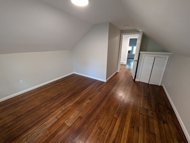 Building Photo - Spacious! 4-Bed and 2-Full Bath Unit with Bonus Room, Garage, Large Backyard