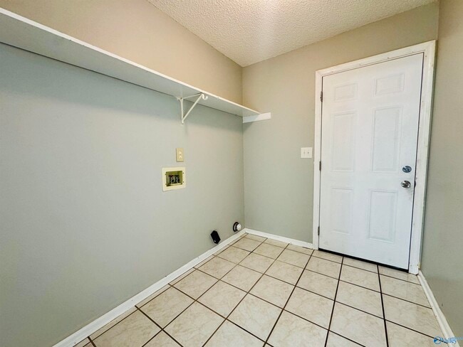 Building Photo - 268 Pops Corner