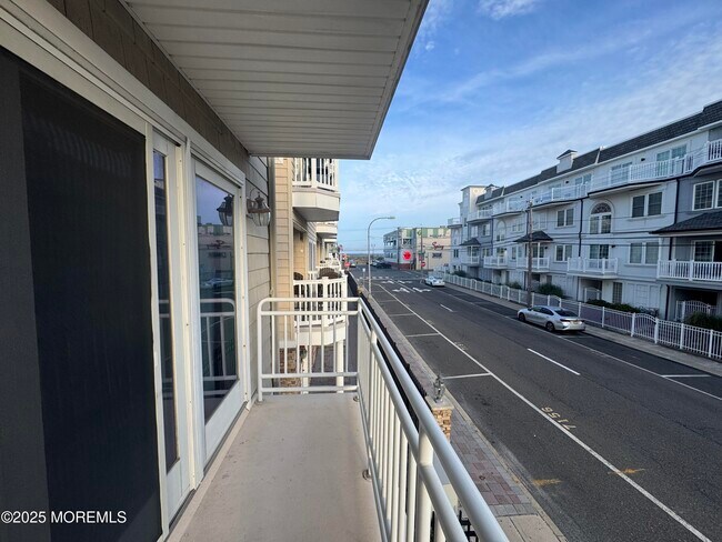 Building Photo - 30 Sumner Ave