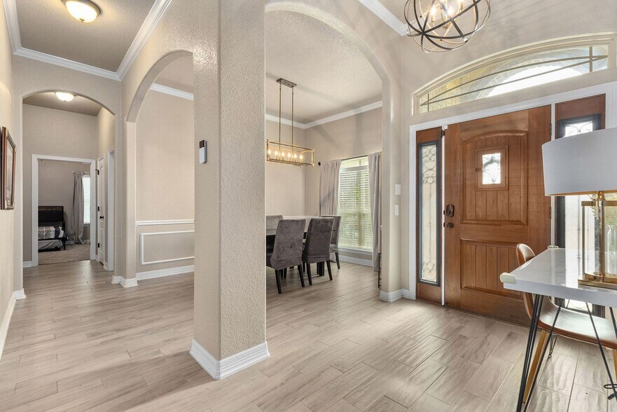 Building Photo - 2026 Henrietta Ave