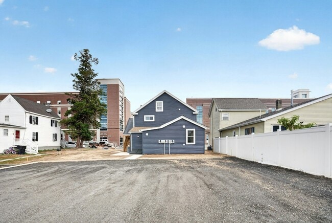 Building Photo - 428 S Governors Ave