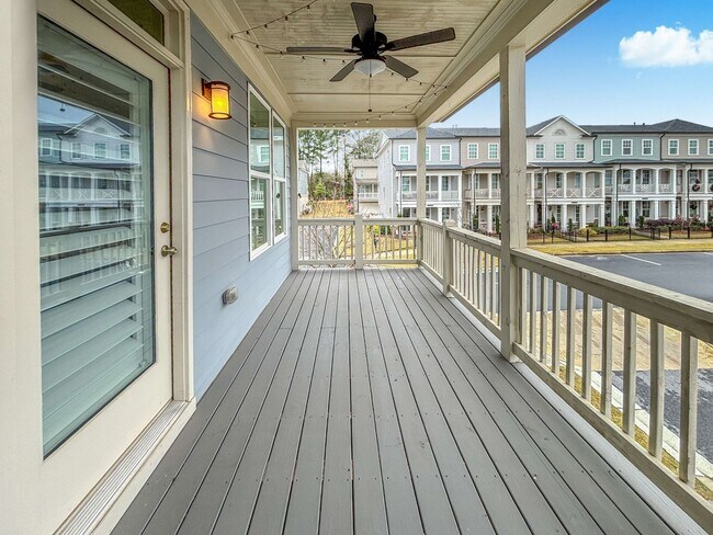 Building Photo - Beautiful 3 BR Townhome in Woodstock!