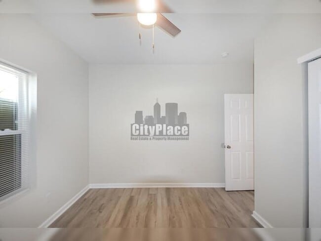 Building Photo - 614 Parkway Ave