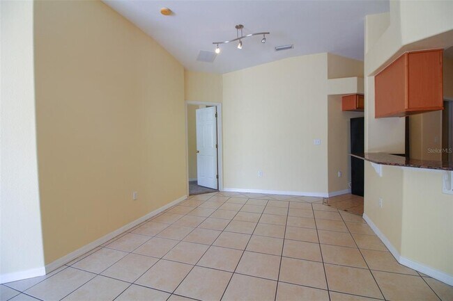 Building Photo - 1702 Holton Rd