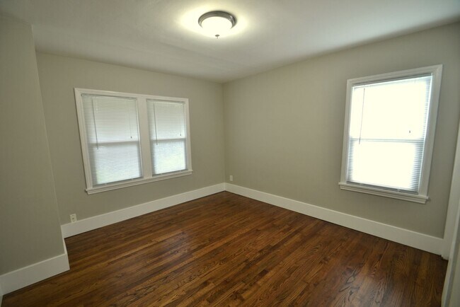 Building Photo - 3bd/2ba Seattle Home