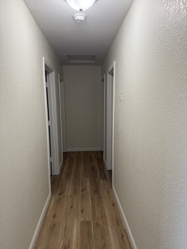 Building Photo - Charming 3-bedroom, 2-bathroom home located in the heart of Brentwood