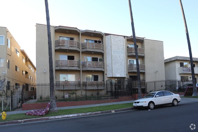 Primary Photo - 957 Menlo Ave