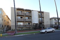 Building Photo - 3139 - 957 Menlo Ave.