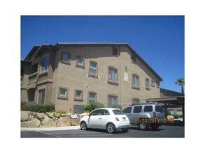 Building Photo - Lovely 3-Br Condo in a Guard Gated Community in the Southwest Area