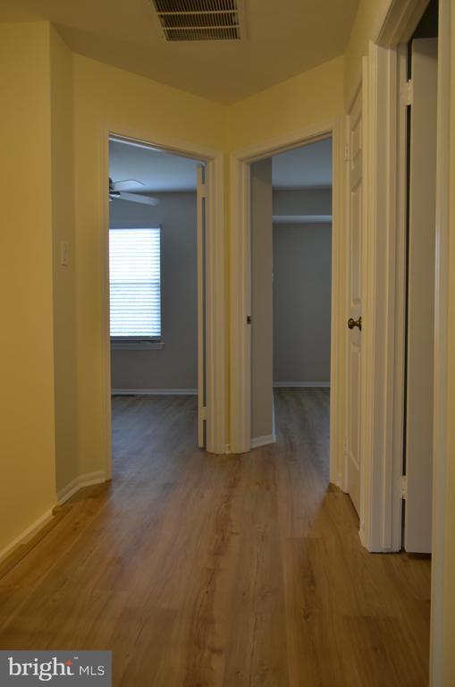 Building Photo - 13 Stanwyck Ct