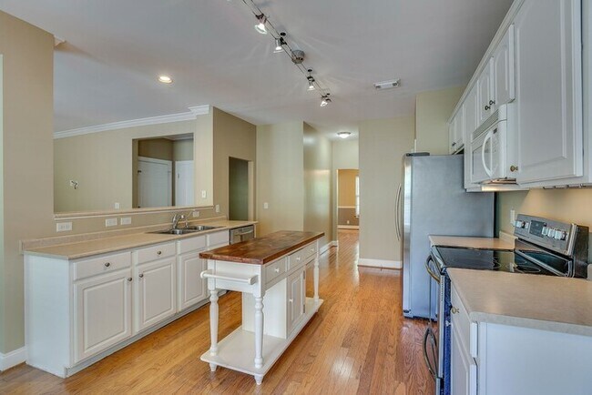 Building Photo - 832 Pisgah Park