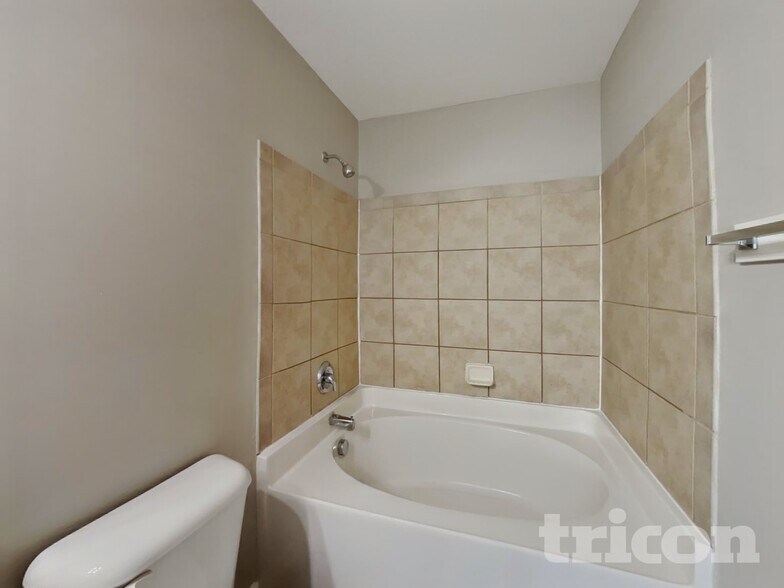 Building Photo - 705 Champion St