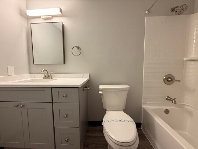 Building Photo - 95 Powers St